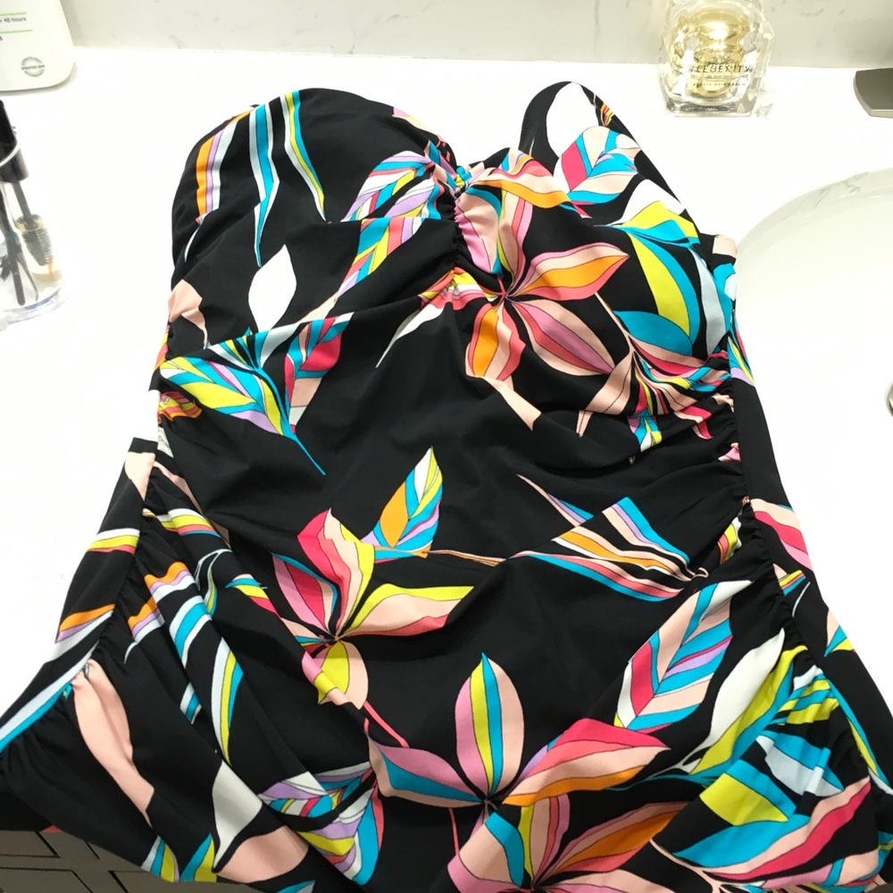Profile by Gottex luxury swimwear Black Floral Tankini Top w/Multicolor Leaves - Picture 3 of 13